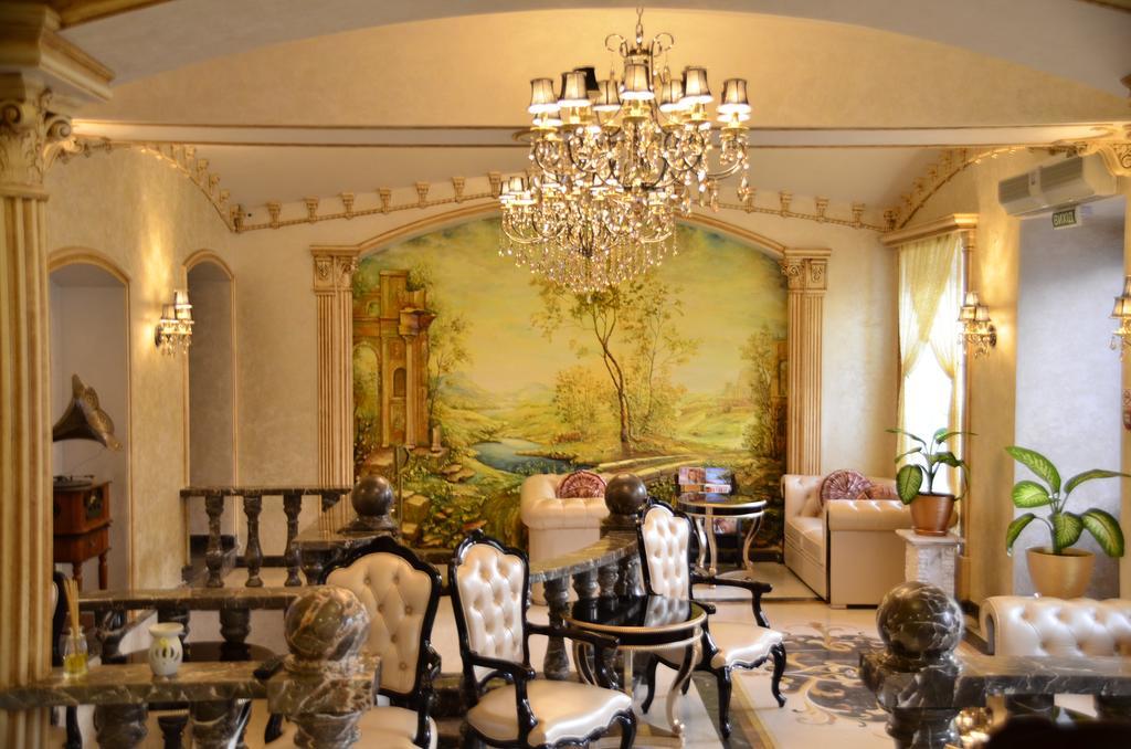 Allureinn Hotel And Spa チェルニウツィー エクステリア 写真