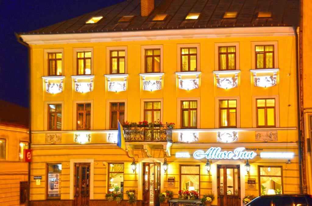 Allureinn Hotel And Spa チェルニウツィー エクステリア 写真