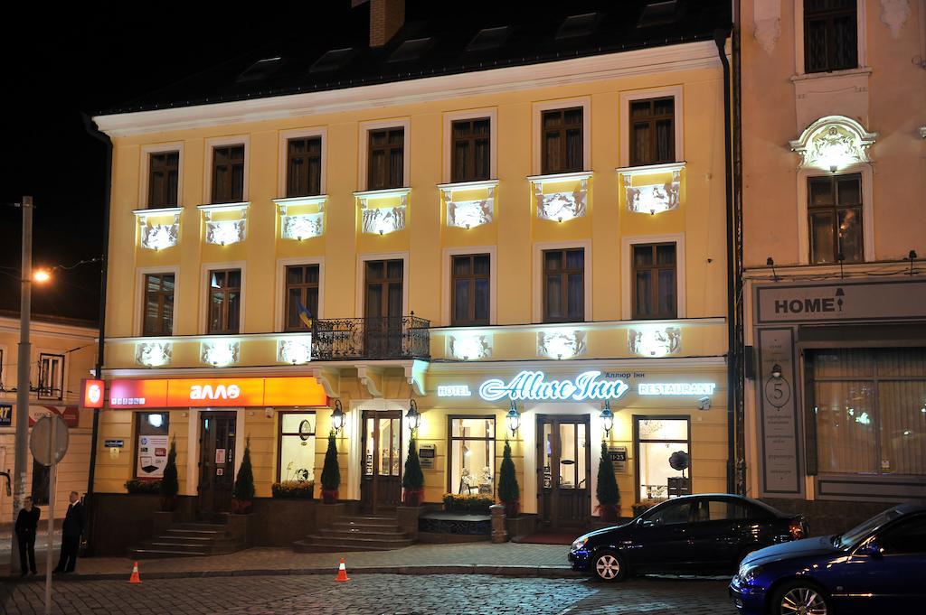 Allureinn Hotel And Spa チェルニウツィー エクステリア 写真